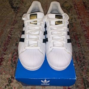 Shell top ADIDAS Size 8 (superstar)!